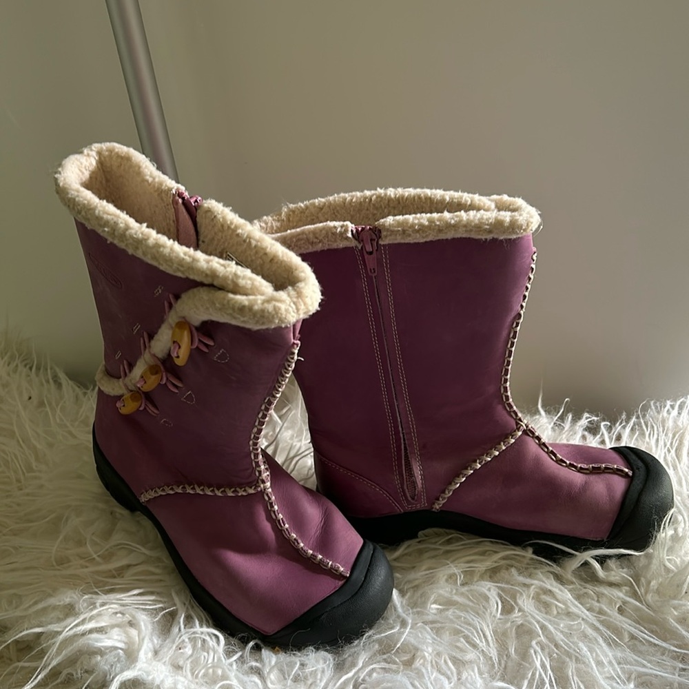 KEEN Kaylee purple leather fleece line boots. Size 5.